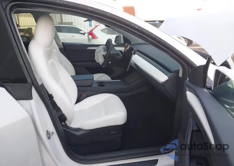 2023 Tesla Model Y Awd/Long Range Dual Motor All-Wheel Drive z USA, uszkodzony, nr VIN 7SAYGAEE3PF640307